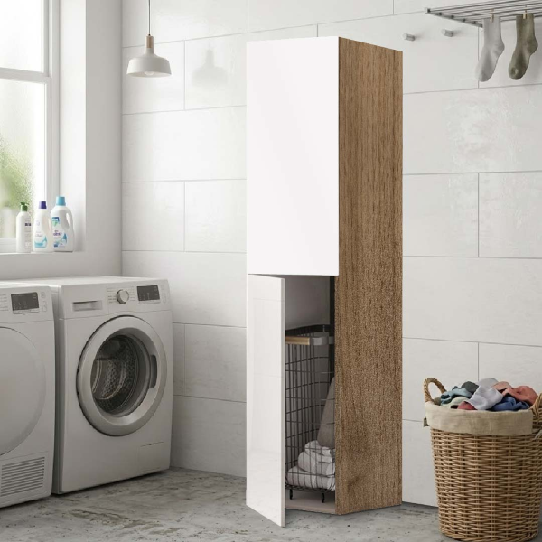 Columna multiusos de 2 puertas blancas y estructura de nogal con carro de lavandería