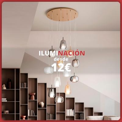 Lámpara colgante moderna con varias luces de colores en un interior contemporáneo. Texto: « Iluminación desde 12 € ».