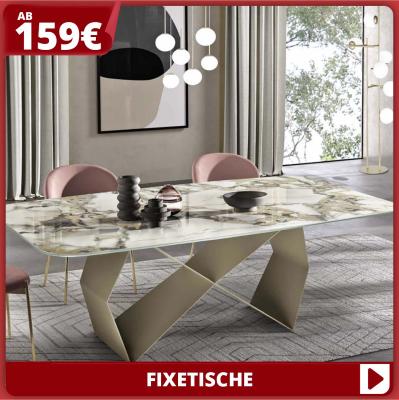  Moderner Fix-Tisch mit Glasplatte in Marmoroptik und rosa Stühlen. Text: «Fixe Tische ab 159 €».