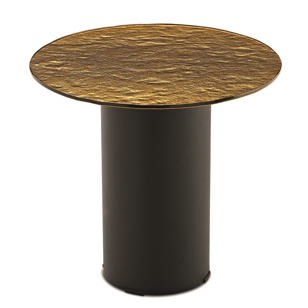 Runder Couchtisch WAYLON 45 mit schwarzem Metallgestell und bernsteinfarbener, gehämmerter Glasplatte