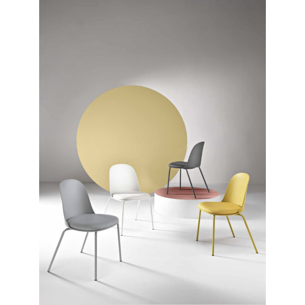 Chaise en polypropylène jaune avec assise en éco-cuir LETE 2 chaises