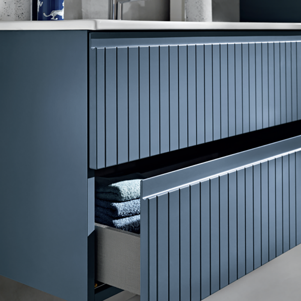 Moderner hängender Badezimmerschrank mit 100 ARTICO-Untergestell mit 2 Schubladen und BLAUEM Waschbecken