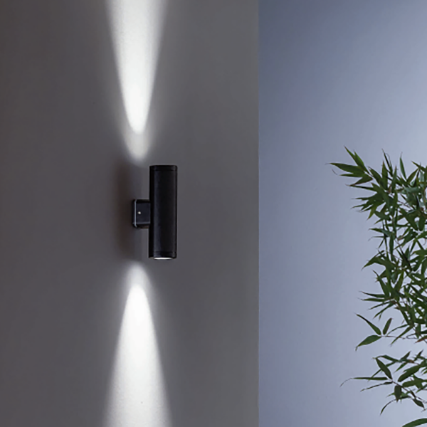 RAV-Außenwandleuchte aus großem, schwarz lackiertem Aluminium