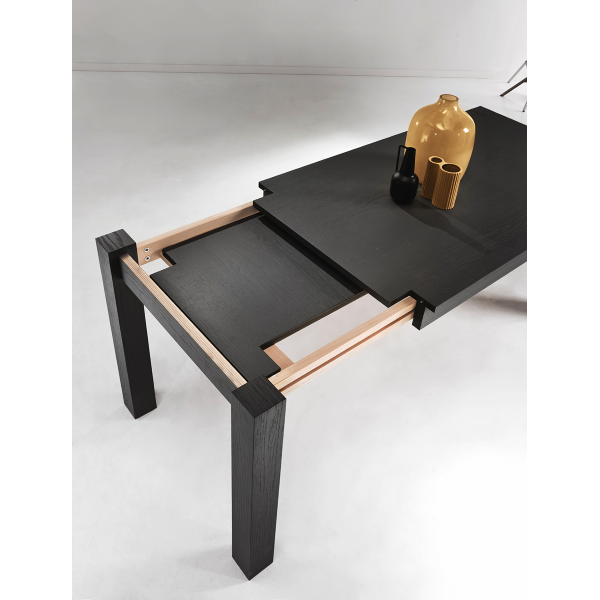 BLADE dining table extendable to 190 cm in Black wood