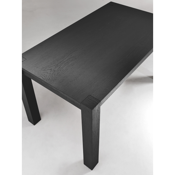BLADE dining table extendable to 190 cm in Black wood
