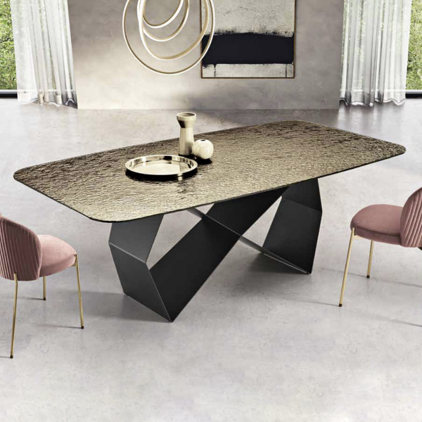 KARL fester Tisch 210 cm mit schwarzem Metallgestell und bronzefarbener gehämmerter Glasplatte