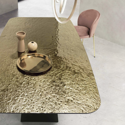 KARL fester Tisch 210 cm mit schwarzem Metallgestell und bronzefarbener gehämmerter Glasplatte