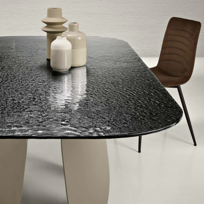 Table rectangulaire MAYA240 avec piètement en métal Beige et plateau en verre Fumé