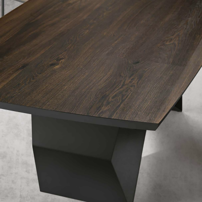 Table fixe WALL 200 cm avec piètement en métal noir et plateau en chêne thermique