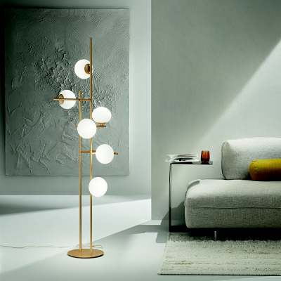 JEWEL Stehleuchte aus goldfarbenem Metall und weißem Glasdiffusor, H166 cm