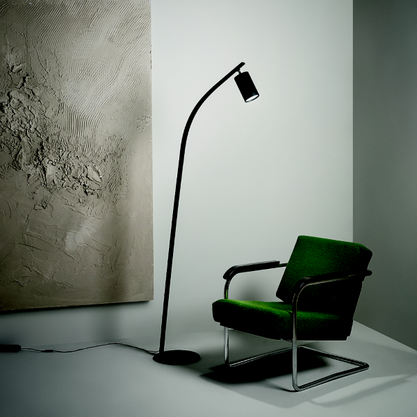 LED-Stehleuchte H184 cm aus schwarzem Metall mit verstellbarem MURGA-Strahler