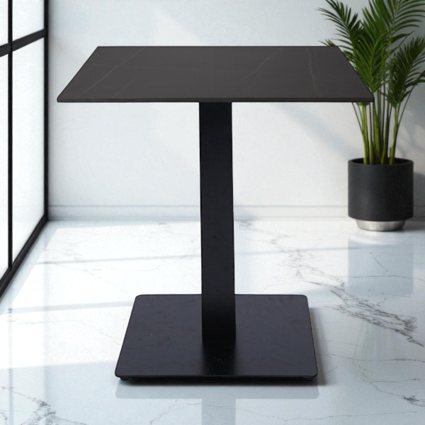 Quadratischer Bartisch für Pub-Restaurants, 70 x 70 cm, Tischplatte für den Außenbereich mit schwarzem Marmoreffekt, H 75