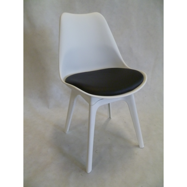 Chaise en polypropylène blanc avec coussin en similicuir noir