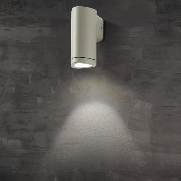 Außenwandleuchte RAV aus SILBER lackiertem Aluminium. Klein