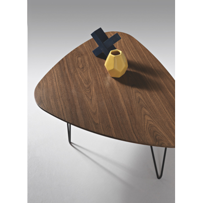 Couchtisch NICO, Platte aus geformtem Teakholz und Metallbeine