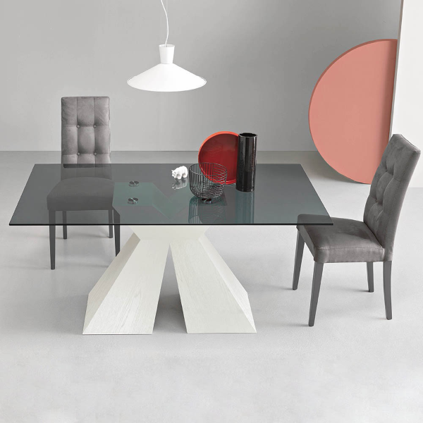 Tavolo con piano in vetro fumè e base effetto legno ZEFIRO BIANCO