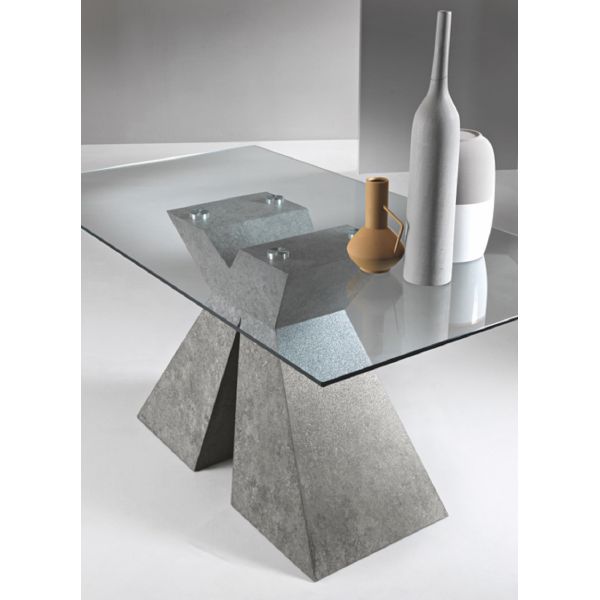 Tavolo con piano in vetro fumè e base effetto legno ZEFIRO CEMENTO