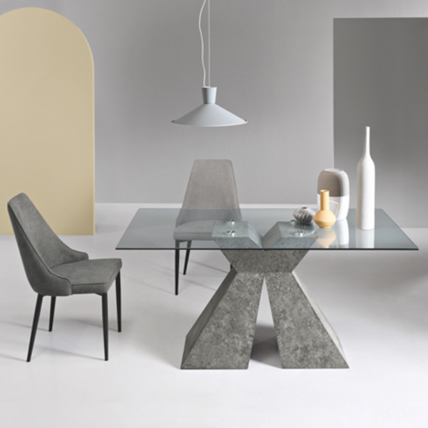 Tavolo con piano in vetro trasparente e base effetto legno ZEFIRO CEMENTO