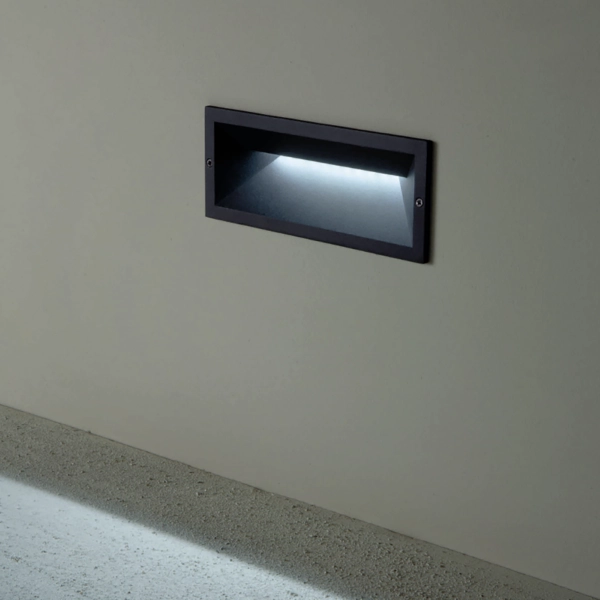 Lámpara de pared empotrada SHADE para uso exterior en aluminio NEGRO 25x9 cm