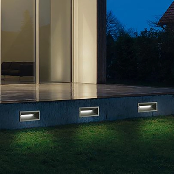 Aplique empotrable SHADE para uso exterior en aluminio PLATA 25x9 cm