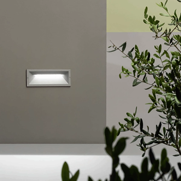Aplique empotrable SHADE para uso exterior en aluminio PLATA 25x9 cm