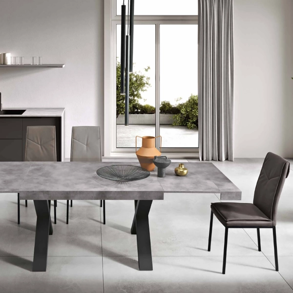 Mesa ampliable a 260 cm con estructura en laminado efecto madera PARIDE, CEMENTO