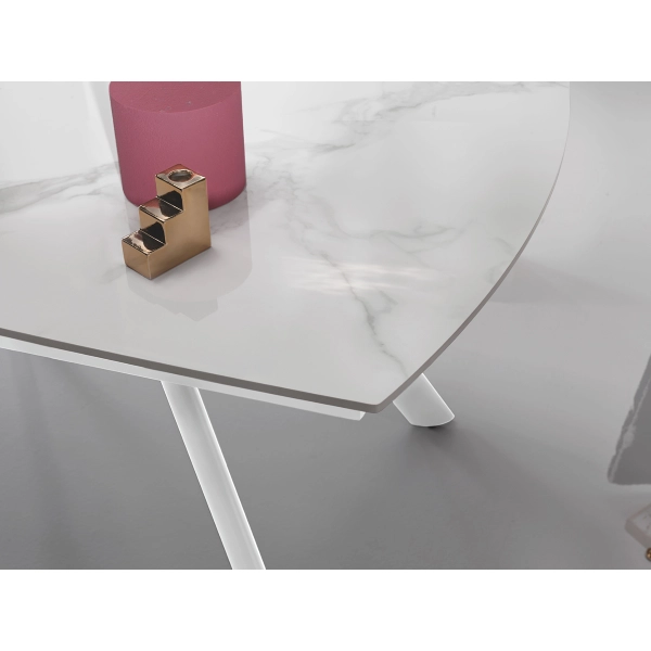 Mesa moderna TERENCE extensible a 210 cms con base de metal y tapa Efecto Mármol Blanco