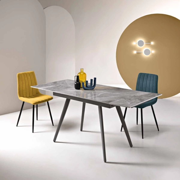 Mesa con sobre efecto Mármol Gris y base metálica extensible hasta 180 cms ORESTE