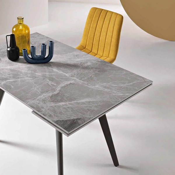 Mesa con sobre efecto Mármol Gris y base metálica extensible hasta 180 cms ORESTE