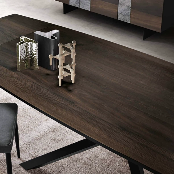 Mesa extensible FLOYD de 300 cm con tapa de Roble Térmico