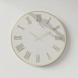 Runde ZEPHYR-Uhr D60 cm aus elfenbeinfarbenem Kerlit mit goldenen Details