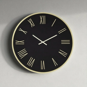 Runde Uhr D60 cm aus schwarzem Laminat mit LAZARUS-Golddetails