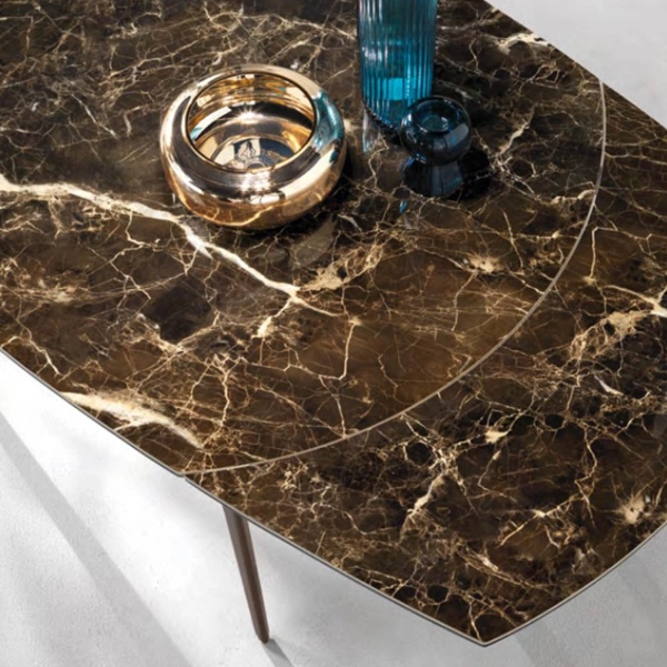 Mesa extensible 180 cm con tapa de gres porcelánico efecto mármol marrón ACHILLE